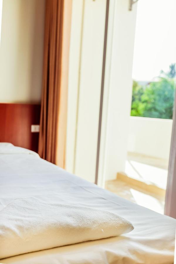 ויינטיאן Douangpraseuth Hotel מראה חיצוני תמונה